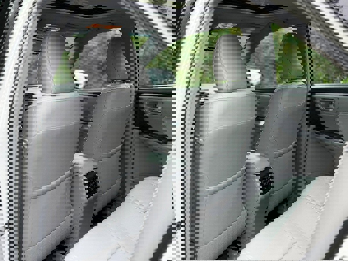 Used 2015 Toyota Camry XLE w/ Advanced Technology Package FWD image 29