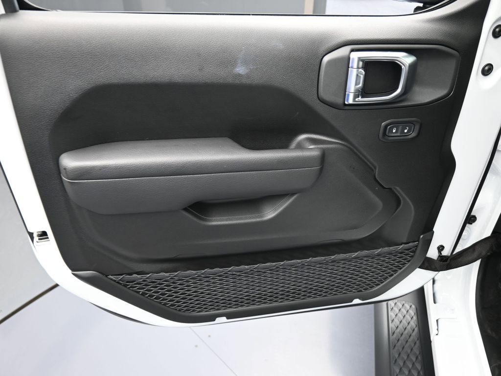 Used 2025 Jeep Gladiator Sport image 12