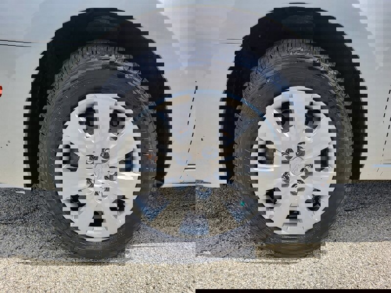 Used 2011 Hyundai Elantra GLS image 30