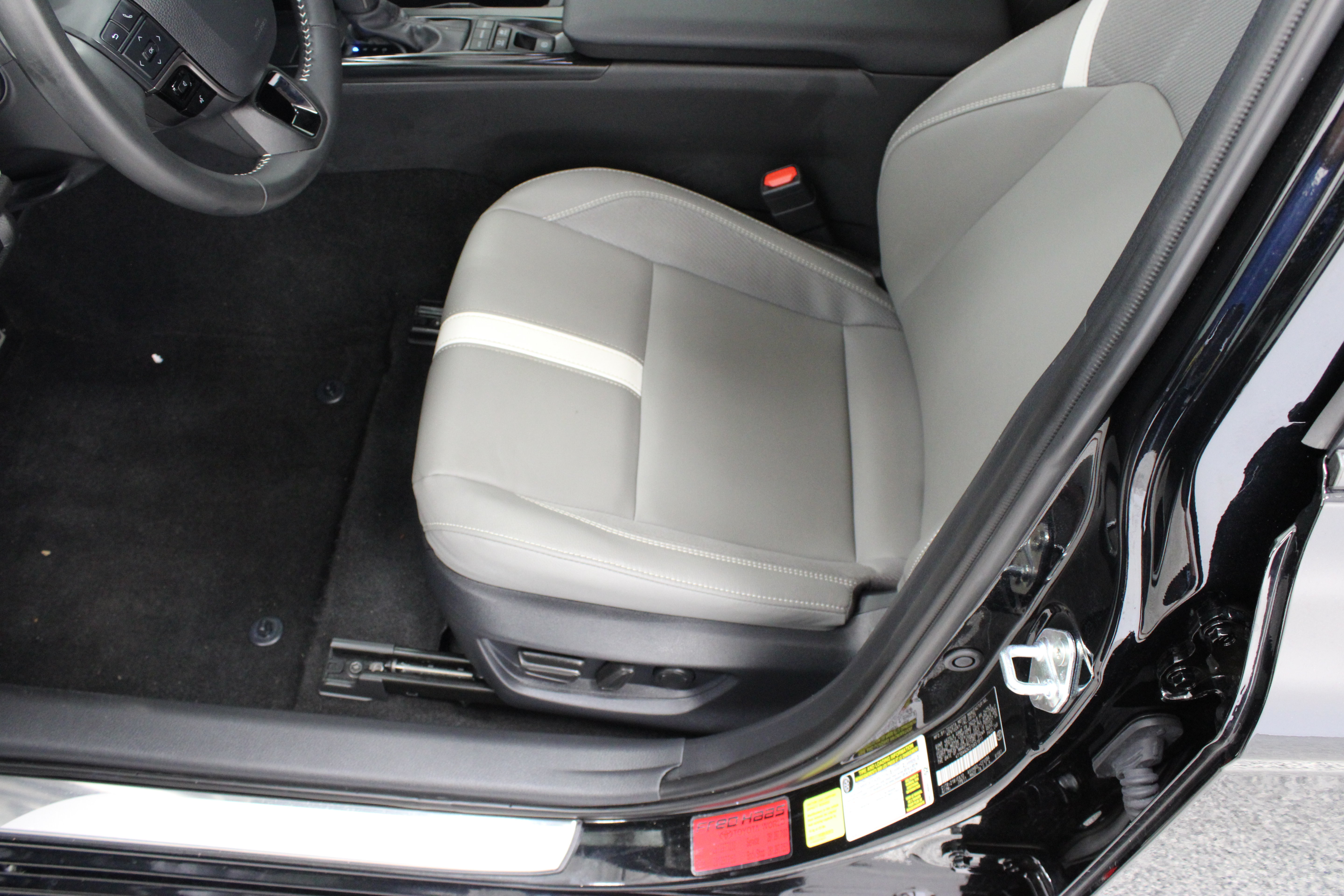 Used 2026 Toyota Camry SE w/ Convenience Package FWD image 15