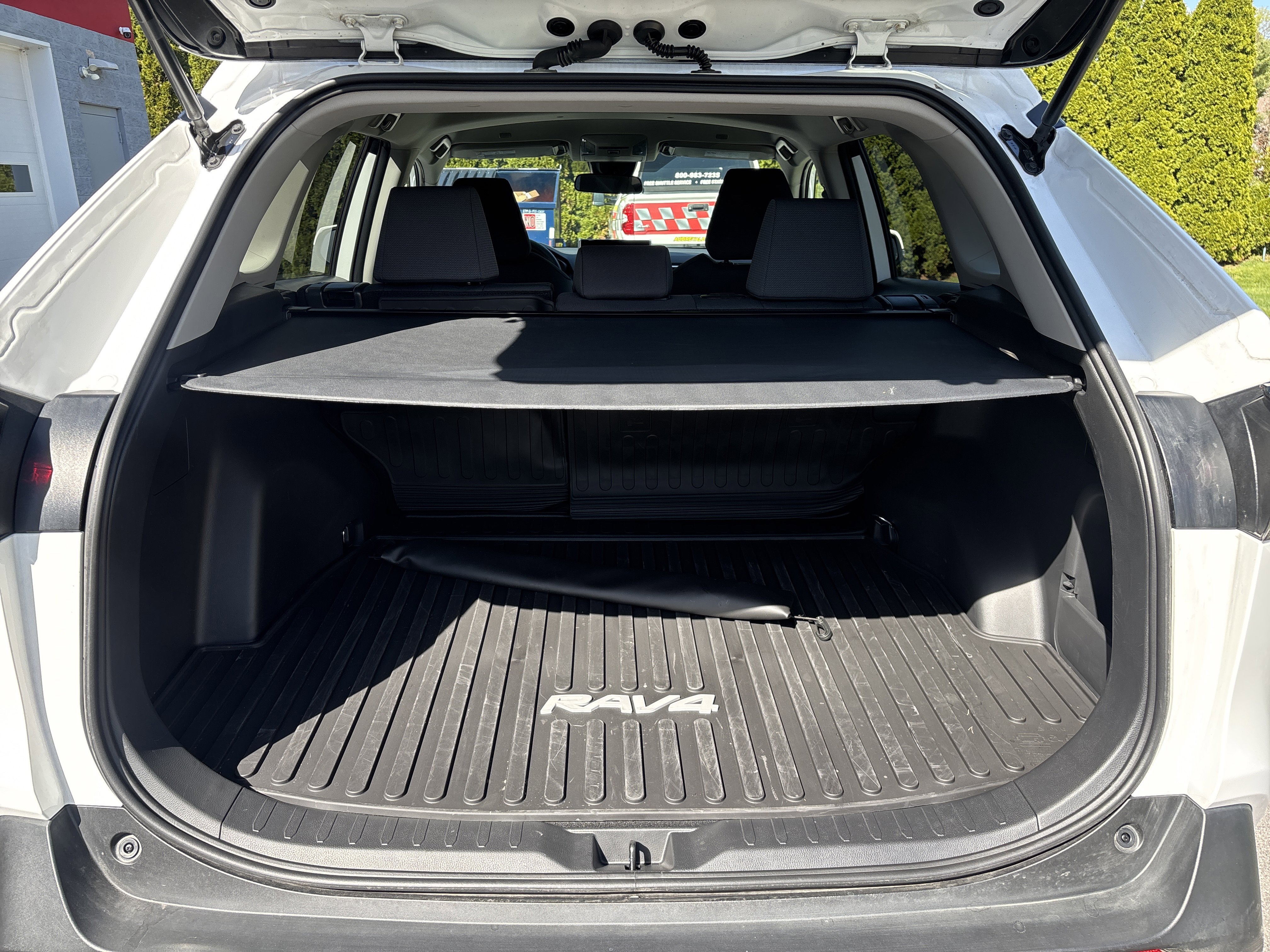 Certified 2025 Toyota RAV4 XLE AWD/4WD video 4