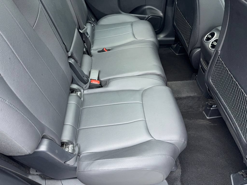 Used 2023 Mercedes-Benz GLB 250 4MATIC w/ Premium Package image 53