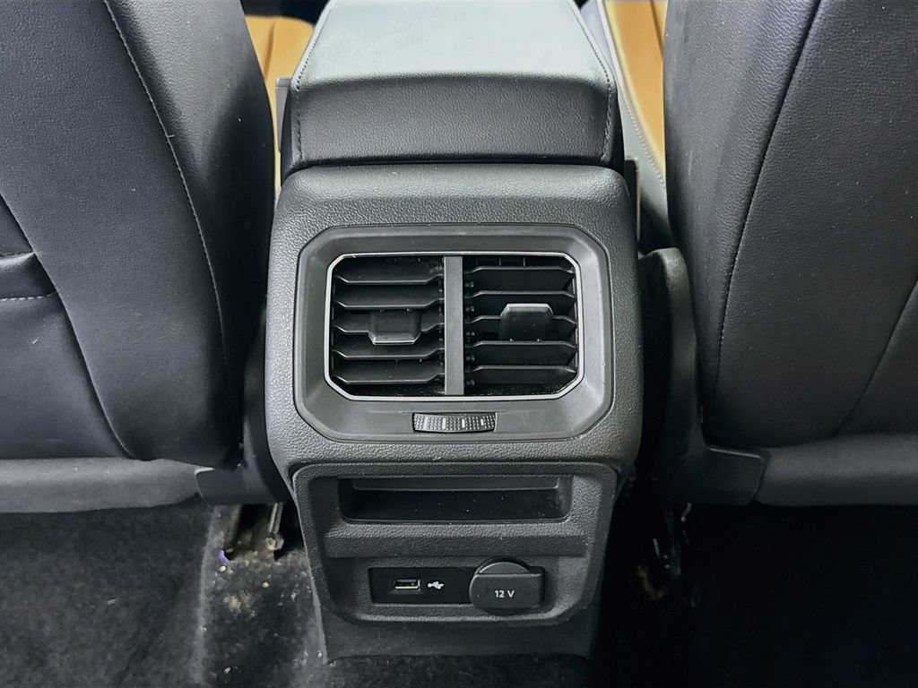 Used 2018 Volkswagen Tiguan SE AWD/4WD image 24