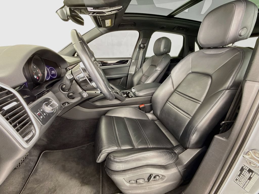 Certified 2023 Porsche Cayenne AWD/4WD image 5