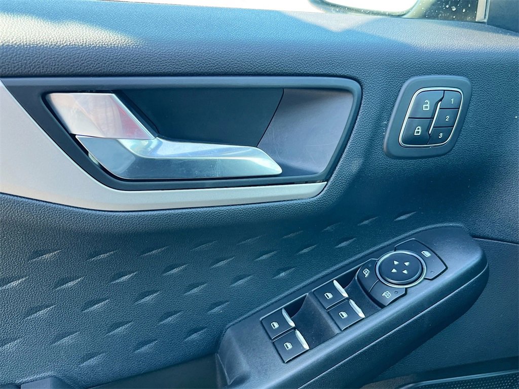 Used 2020 Ford Escape SEL image 18