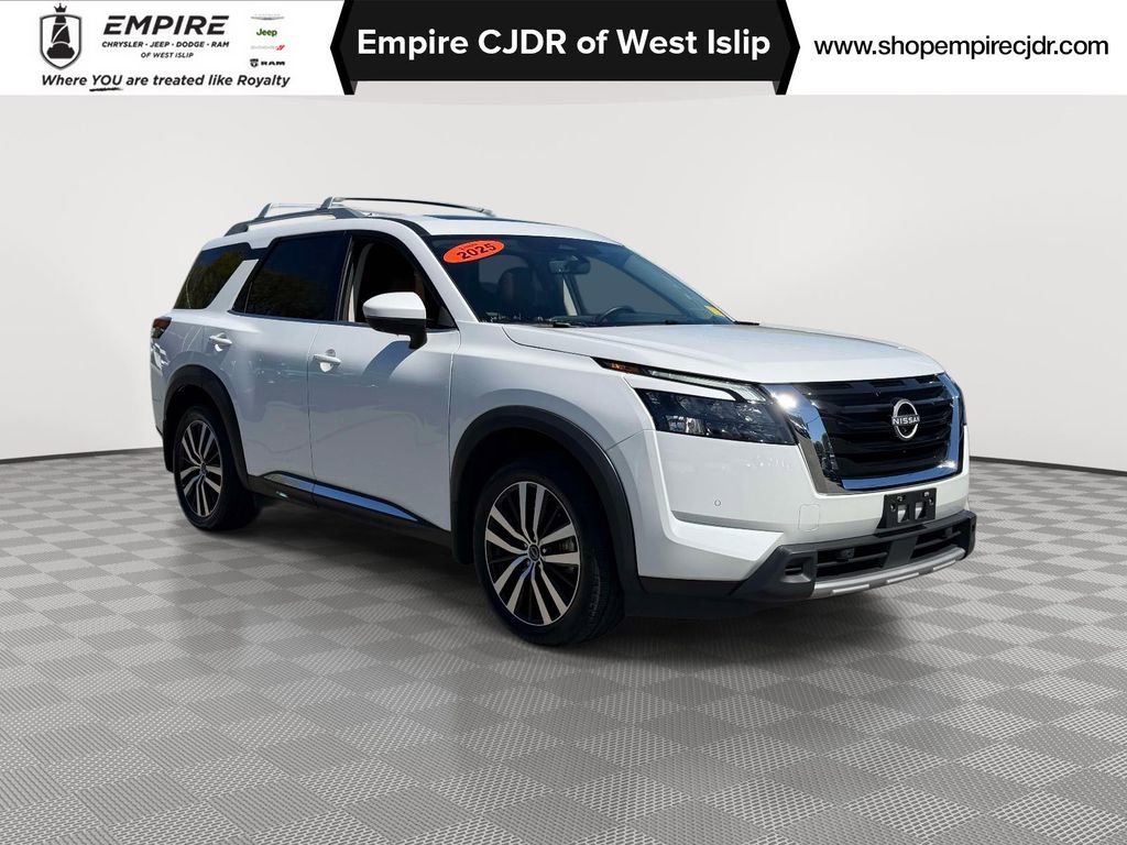 Used 2025 Nissan Pathfinder Platinum AWD/4WD image 1