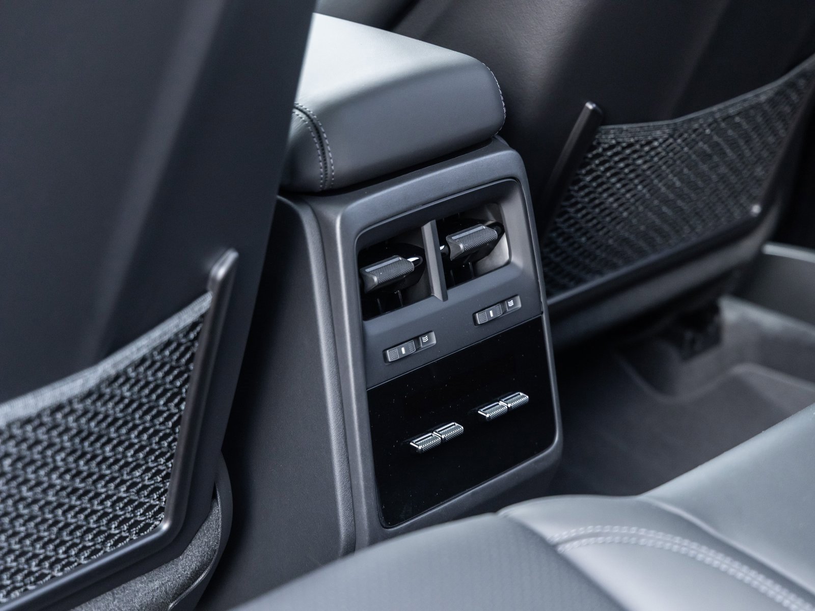 Used 2025 Porsche Macan 4S Electric image 36