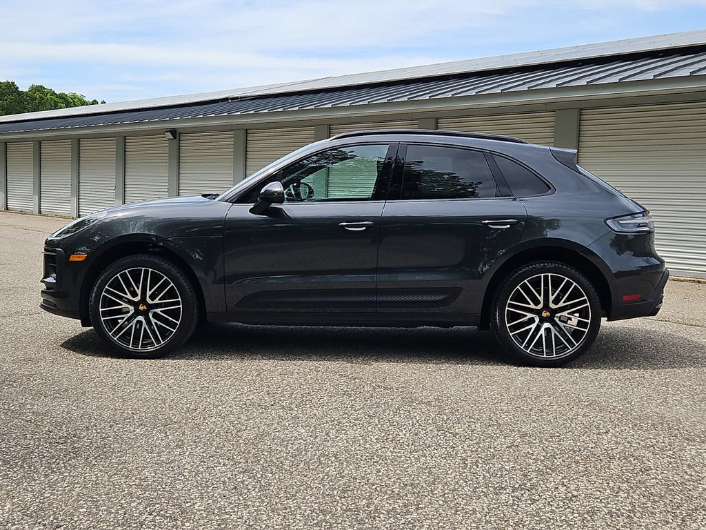 Certified 2026 Porsche Macan AWD/4WD image 2