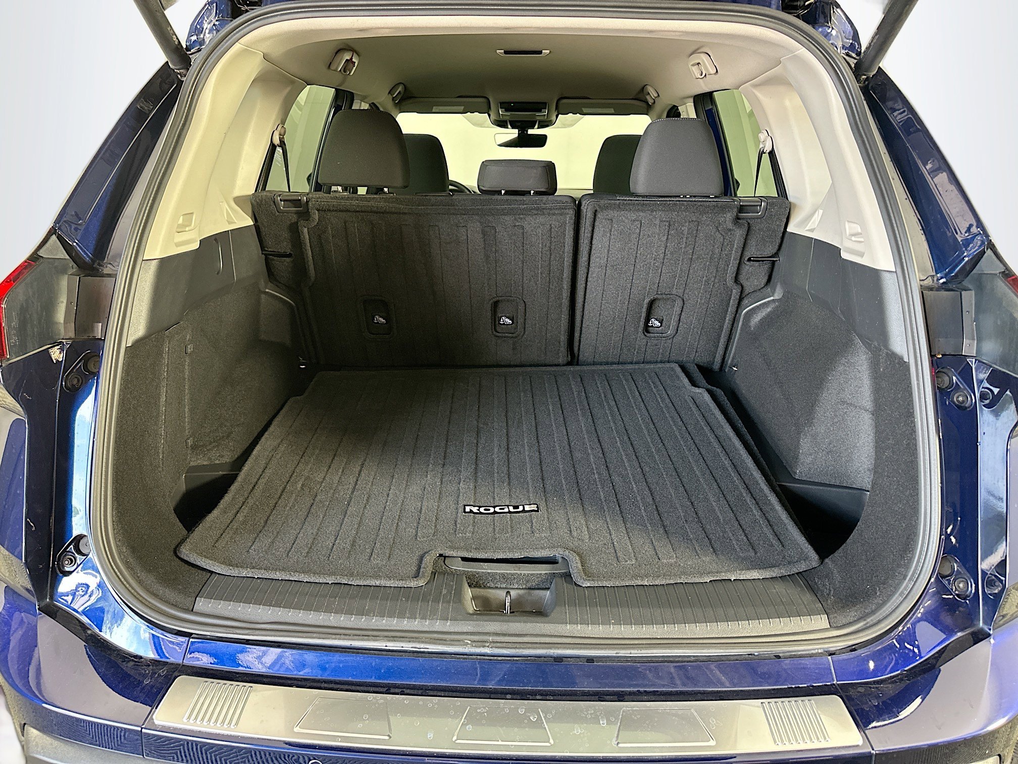 Used 2025 Nissan Rogue SV FWD image 28