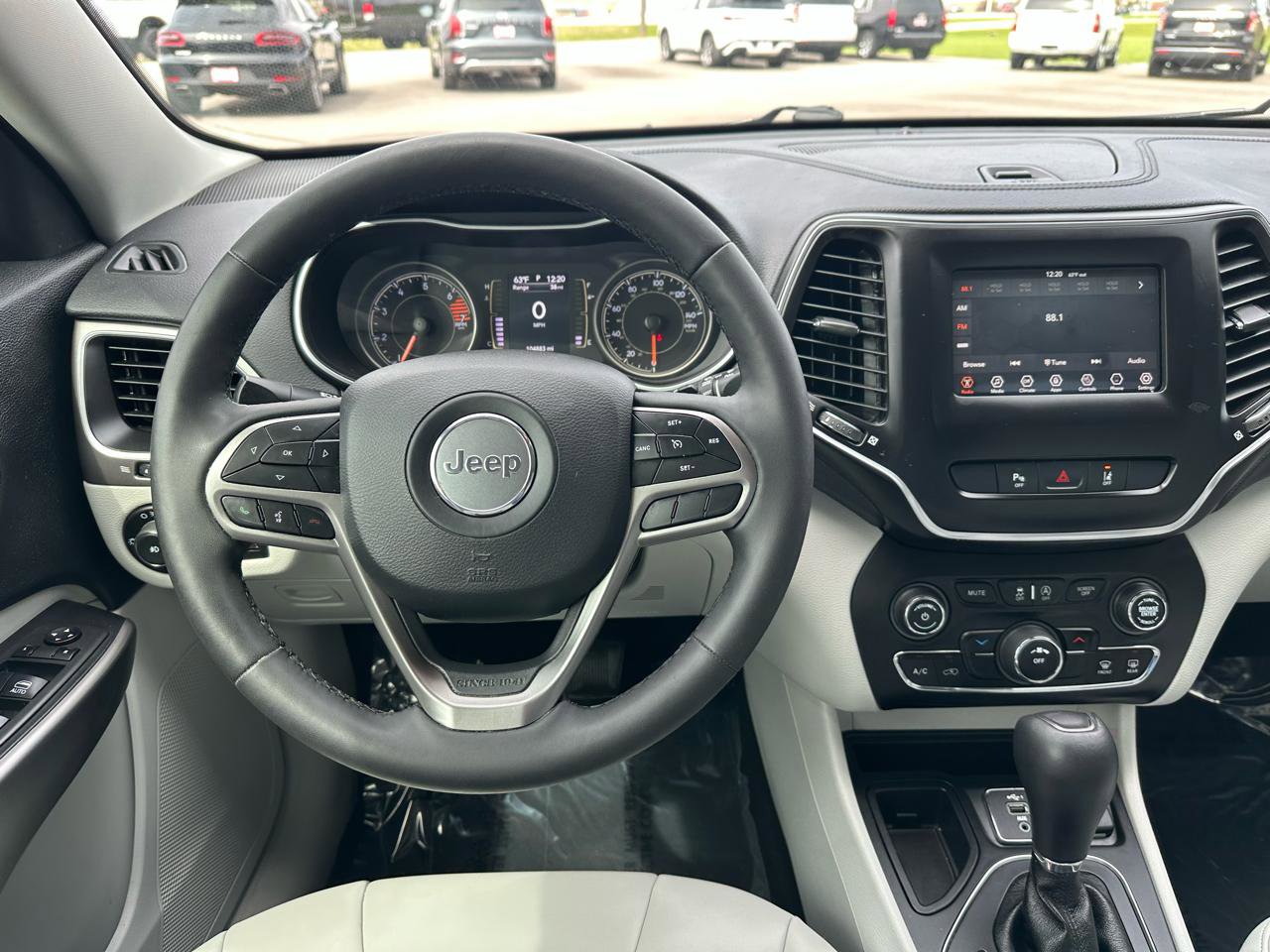 Used 2021 Jeep Cherokee Latitude Plus image 3