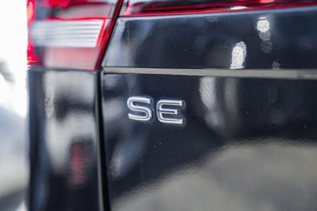 Used 2022 Volkswagen Tiguan SE w/ Panoramic Sunroof Package image 9