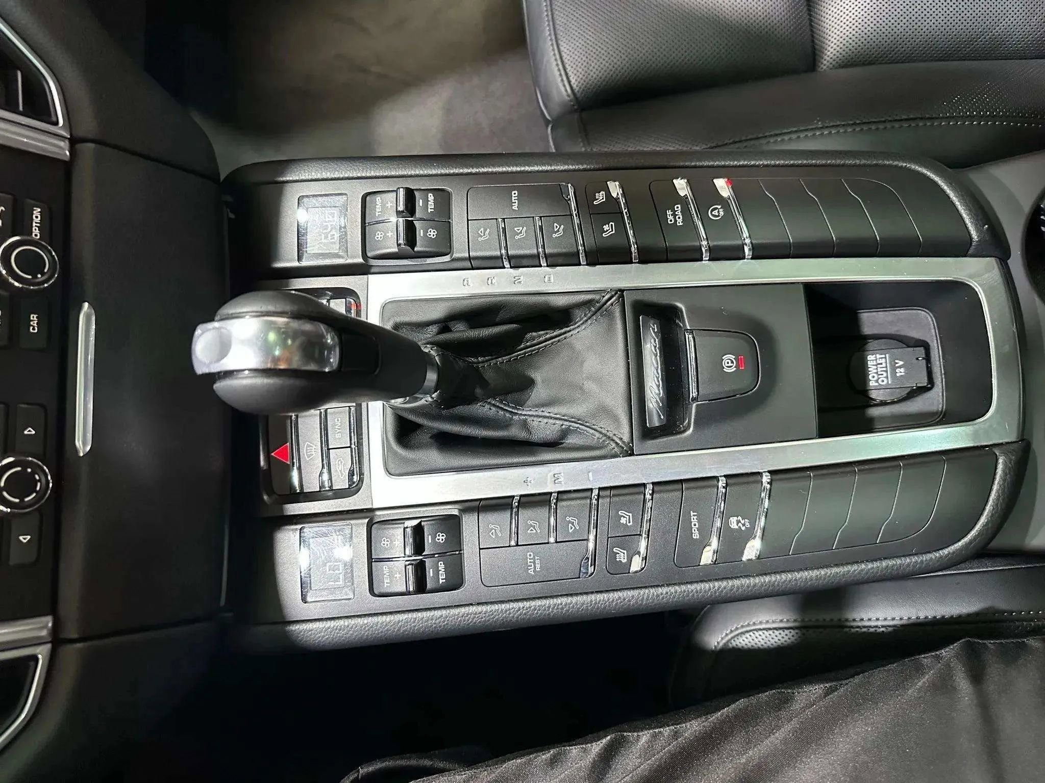 Used 2016 Porsche Macan S image 45