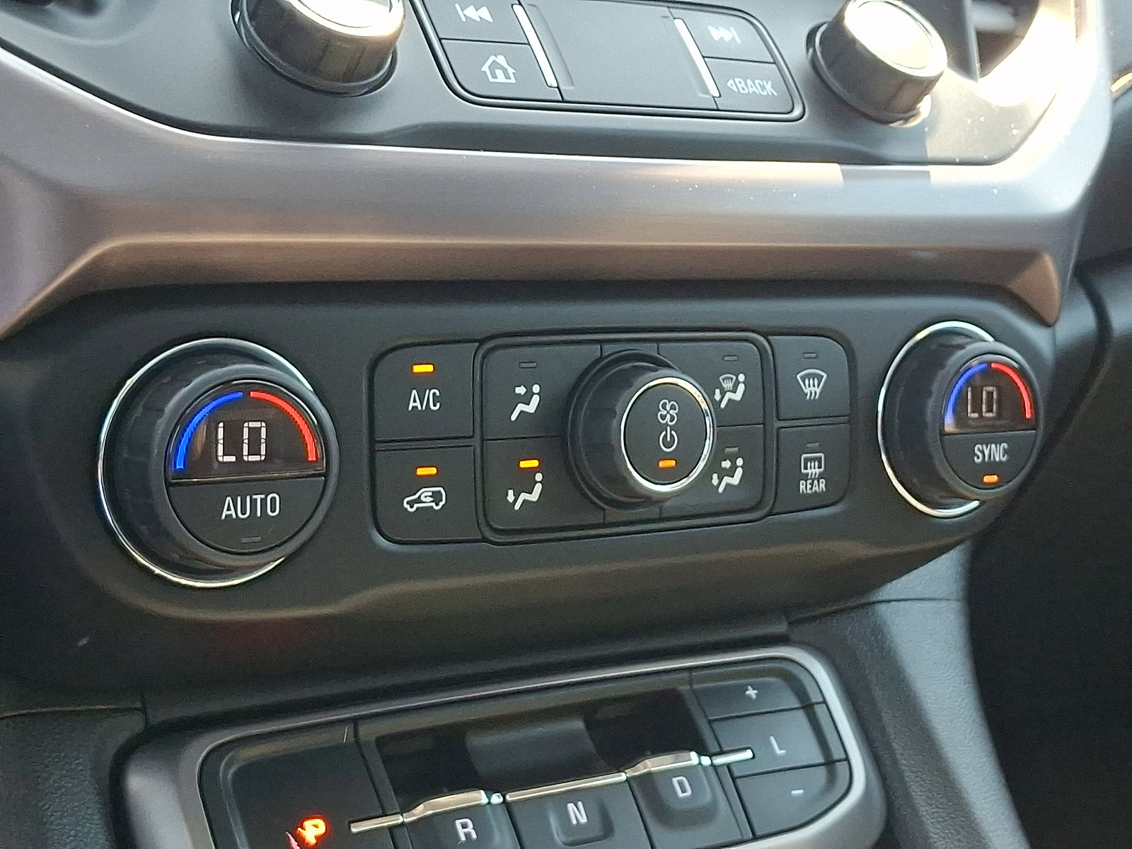 Used 2020 GMC Acadia AT4 w/ LPO, Floor Liner Package AWD/4WD image 17