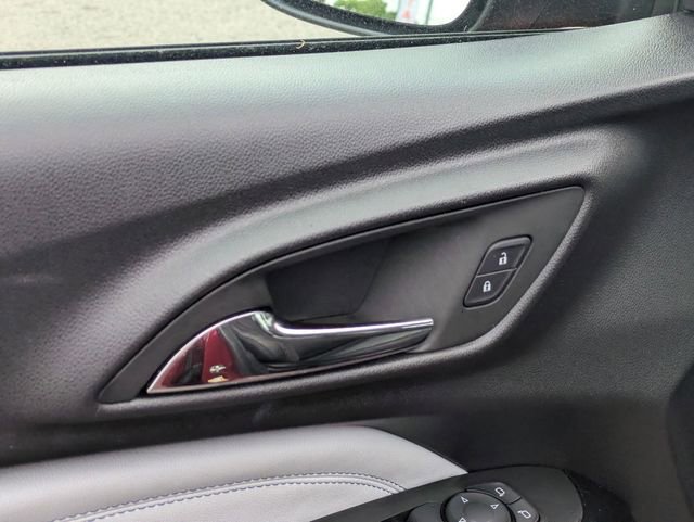 Used 2025 Chevrolet Trax LT image 12