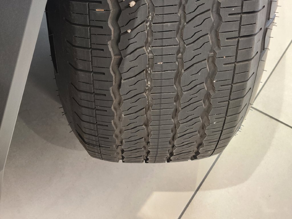 Used 2026 Tesla Cybertruck AWD Crew Cab image 11