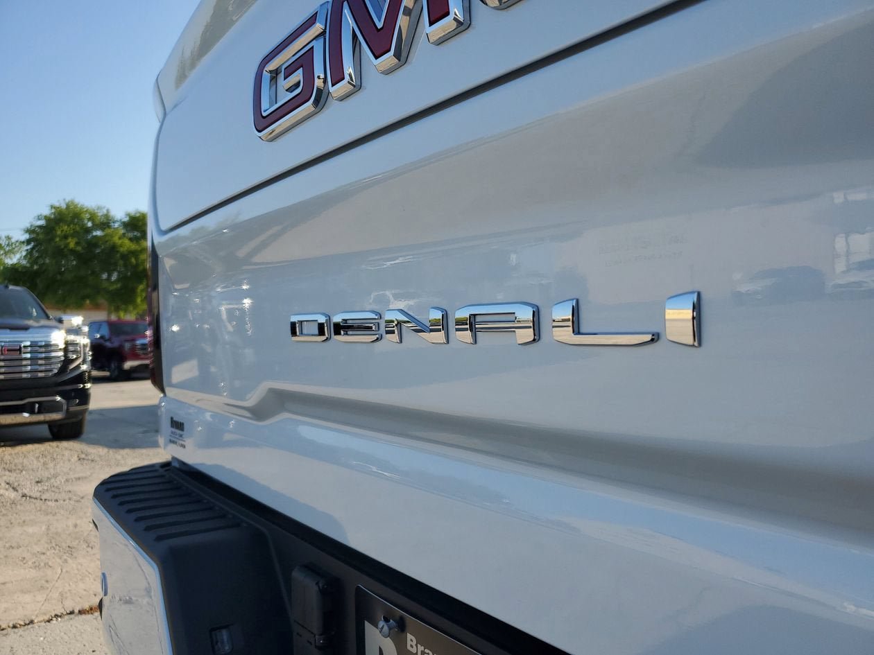 New 2026 GMC Sierra 2500 Denali w/ Denali Reserve Package AWD/4WD image 9