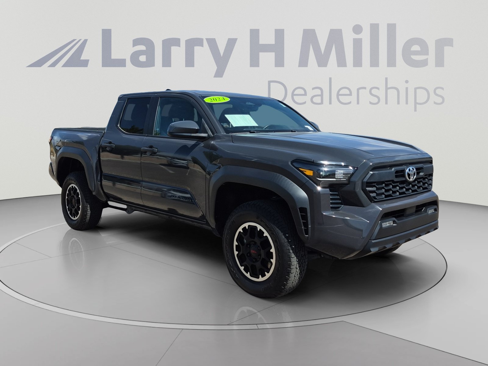 Used 2024 Toyota Tacoma TRD Off-Road AWD/4WD image 7