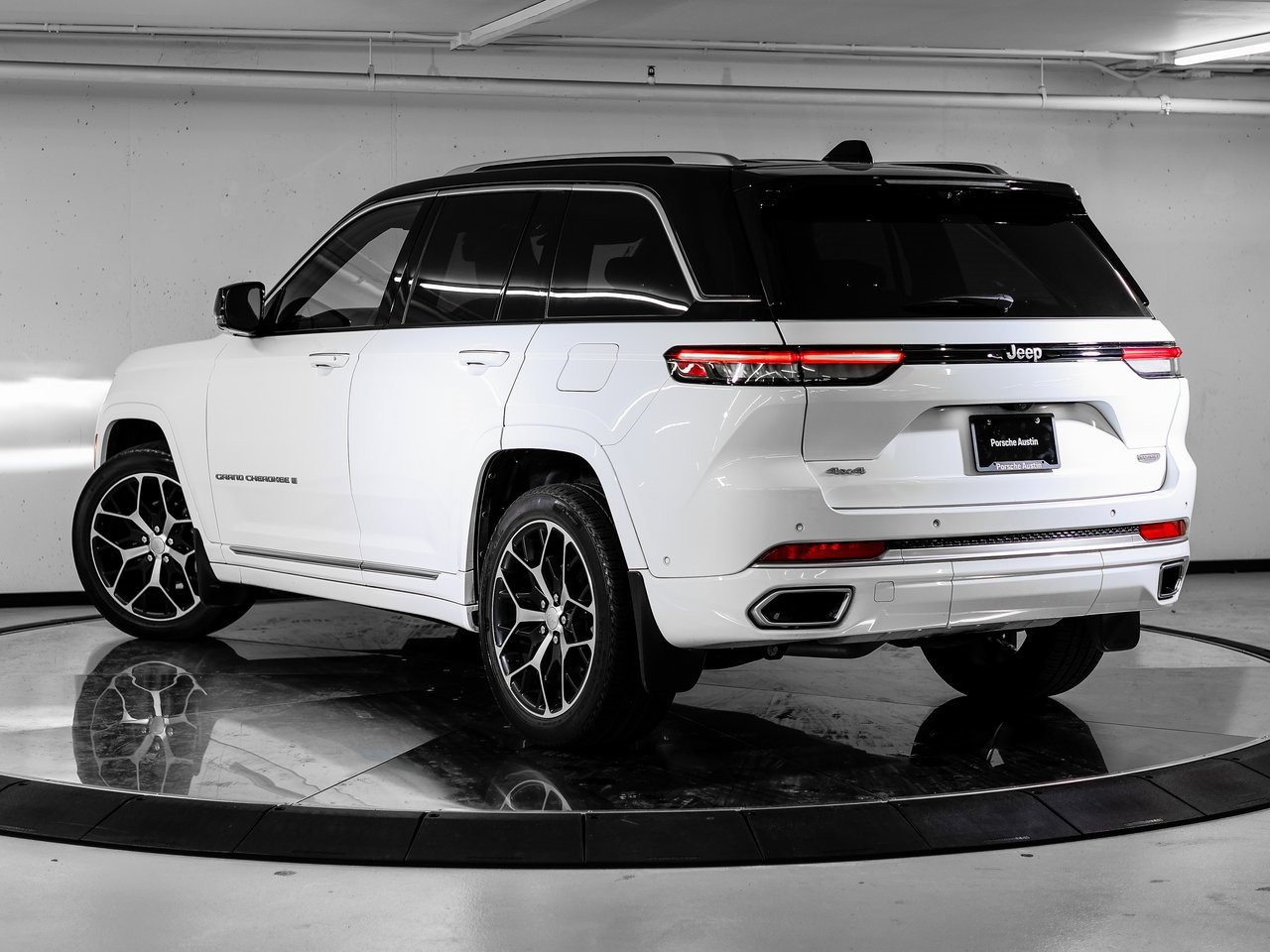 Used 2022 Jeep Grand Cherokee Summit image 3