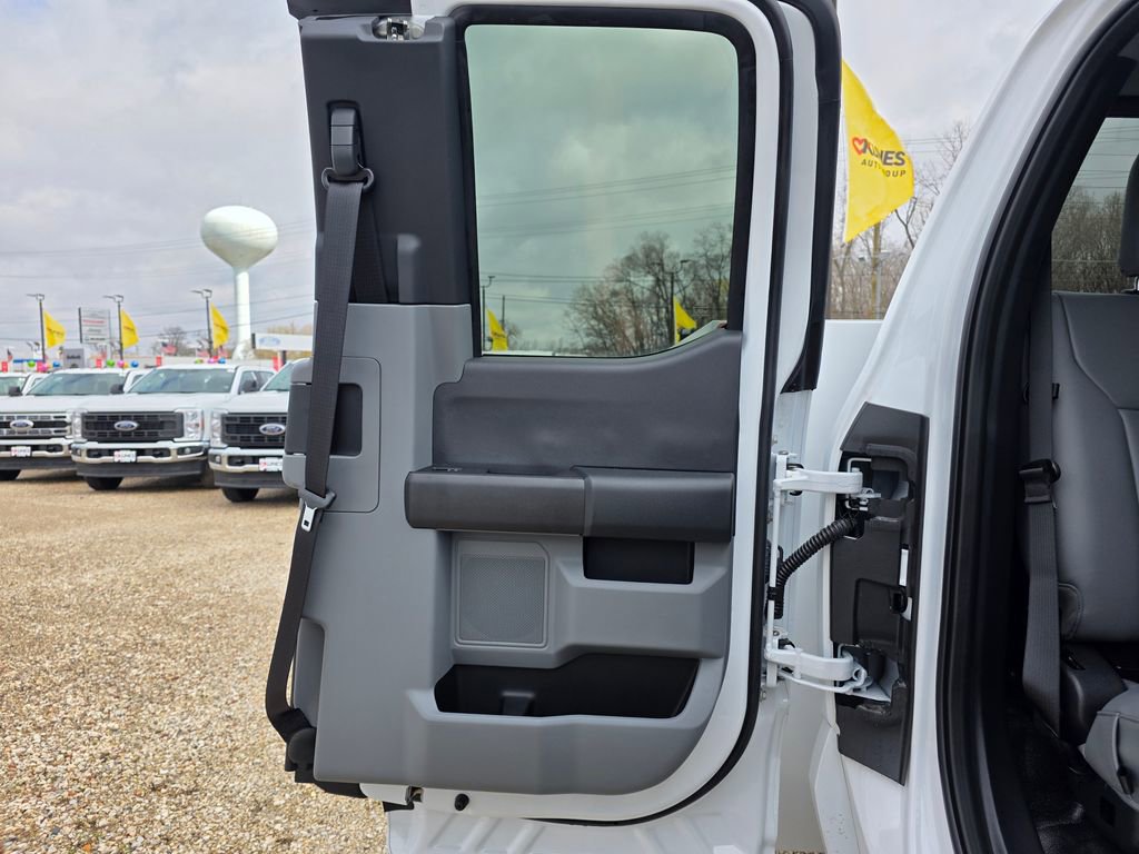 New 2026 Ford F550 4x4 Supercab Super Duty image 40