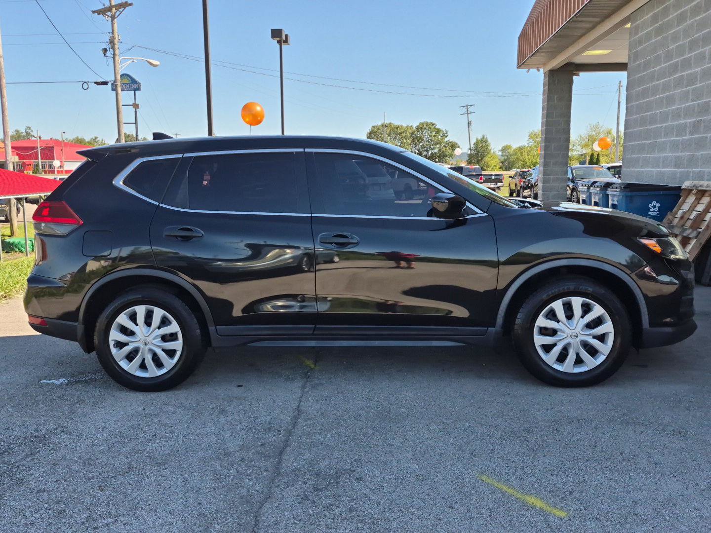 Used 2018 Nissan Rogue S FWD image 2