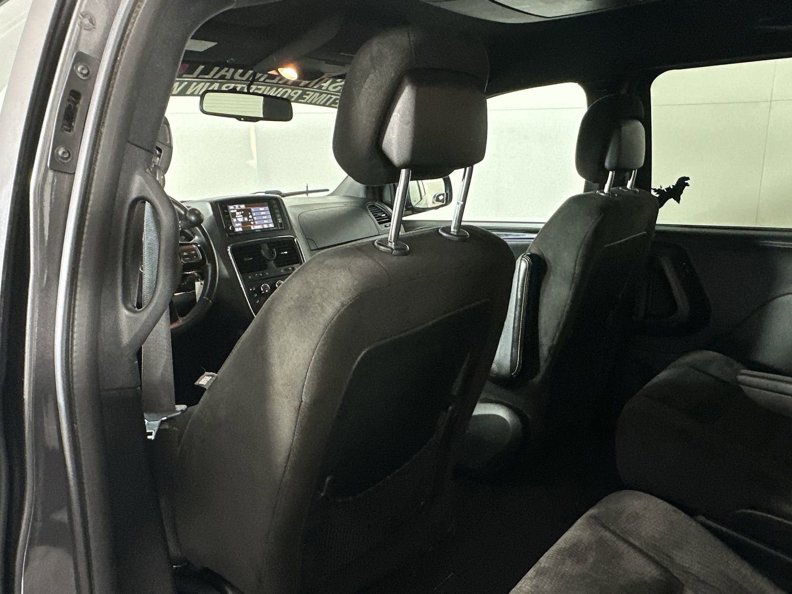 Used 2017 Dodge Grand Caravan SE image 24