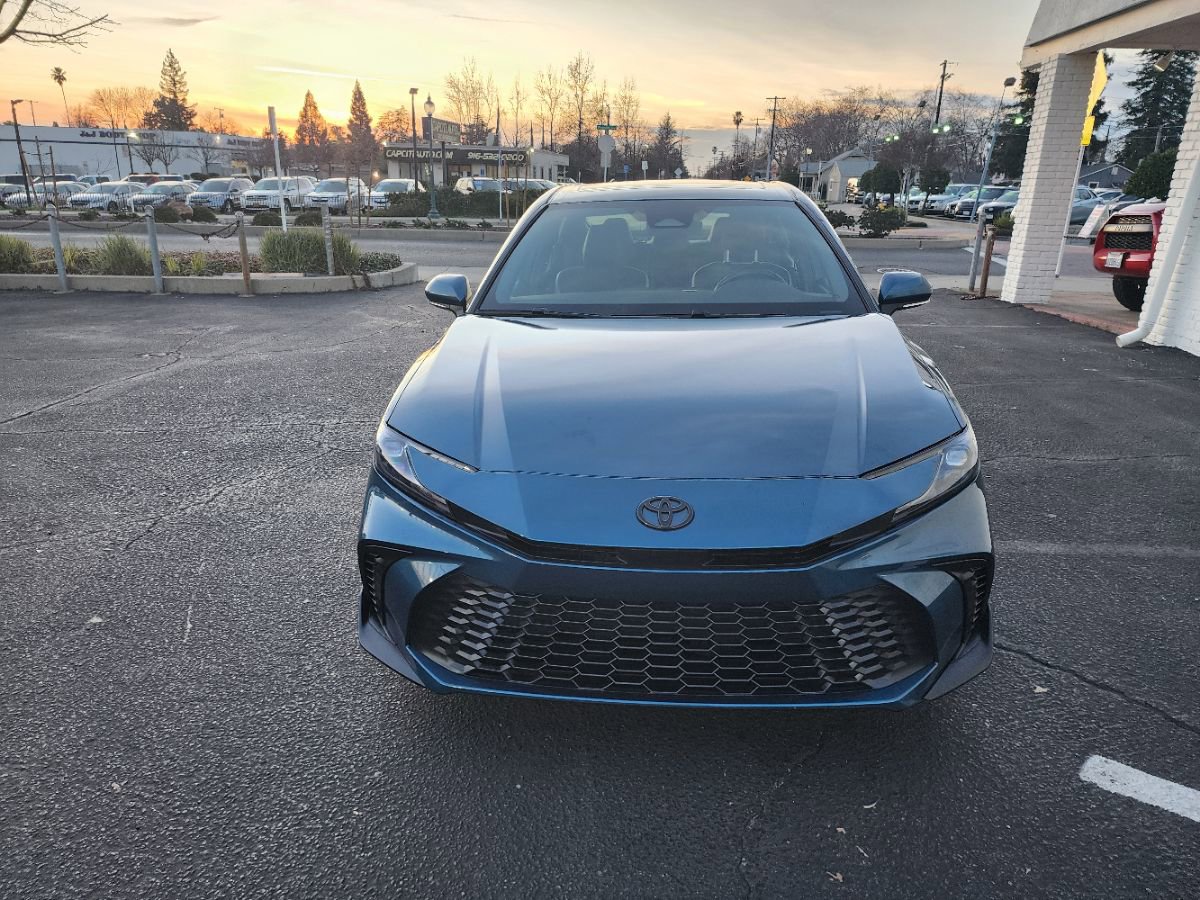 Used 2025 Toyota Camry SE w/ Multimedia Upgrade Package image 8