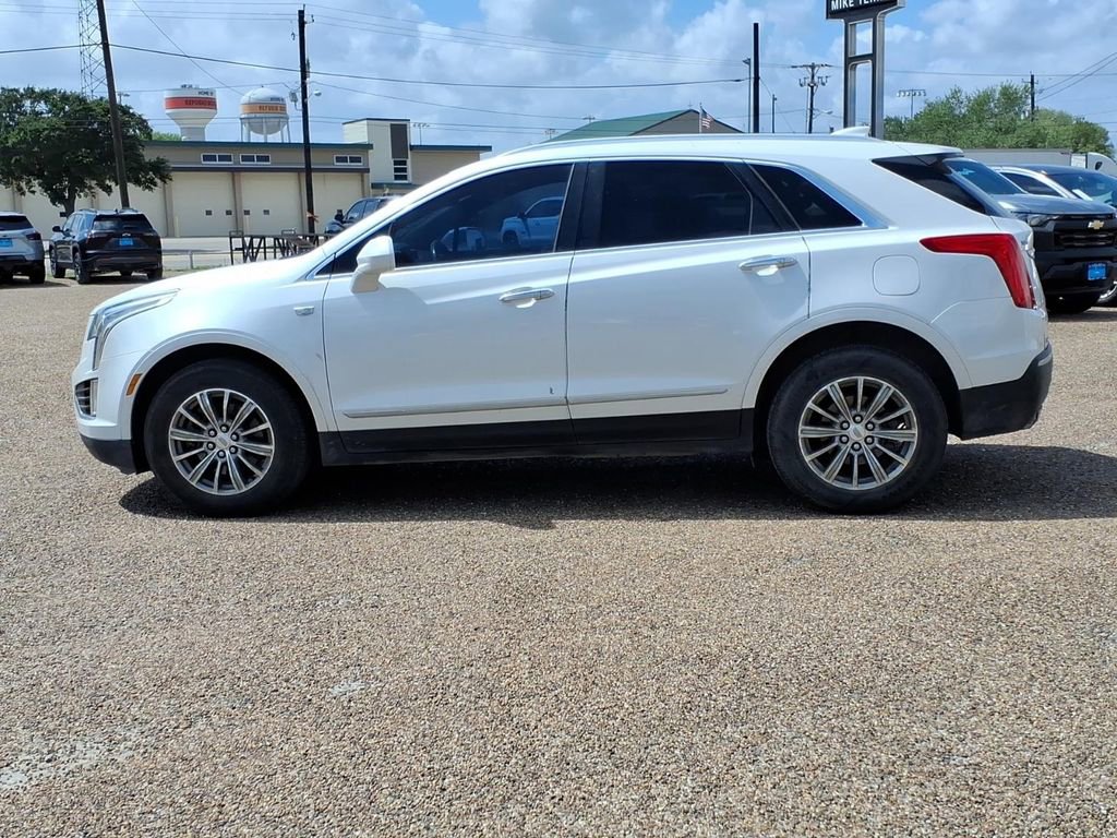 Used 2017 Cadillac XT5 Luxury FWD image 2