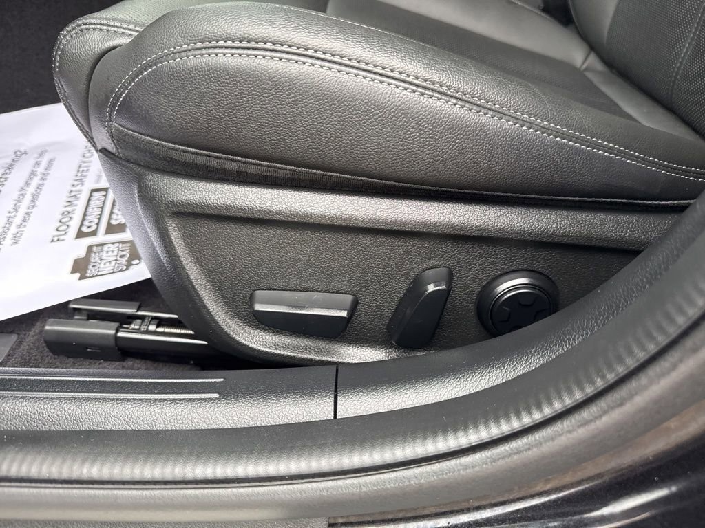 Used 2025 Genesis G70 2.5T image 30