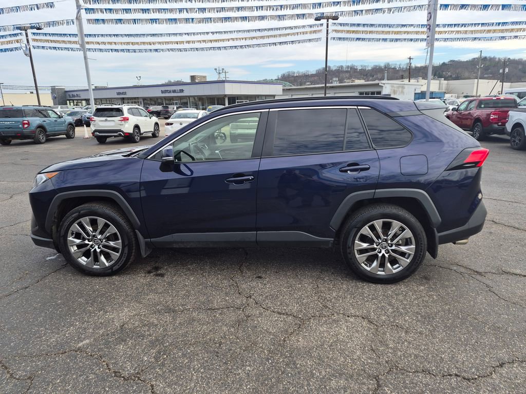 Used 2021 Toyota RAV4 XLE Premium image 6