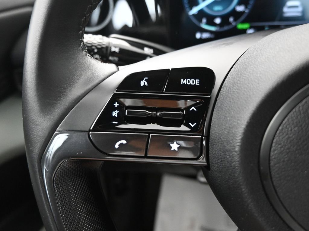 Used 2025 Hyundai Elantra Limited image 26