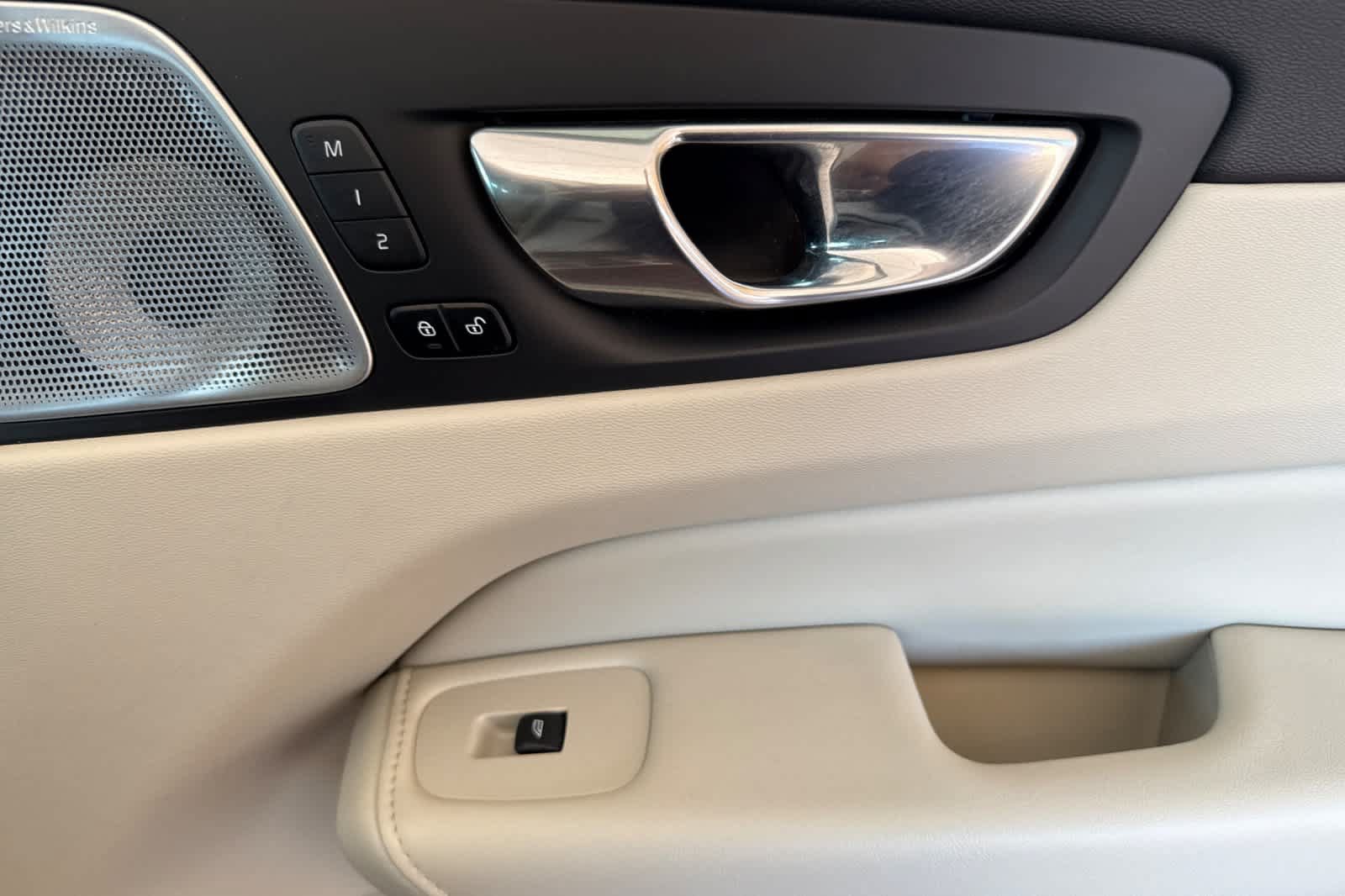 Used 2022 Volvo XC60 B5 Inscription w/ Advanced Package FWD image 19