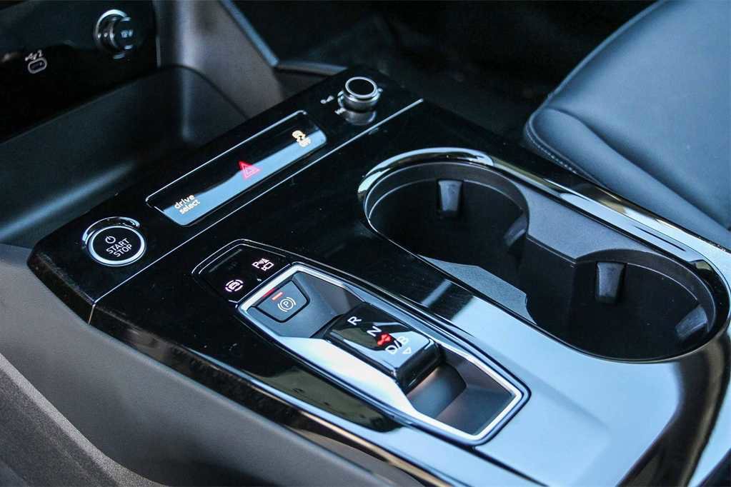 Used 2025 Audi Q6 e-tron Premium w/ Convenience Package image 20