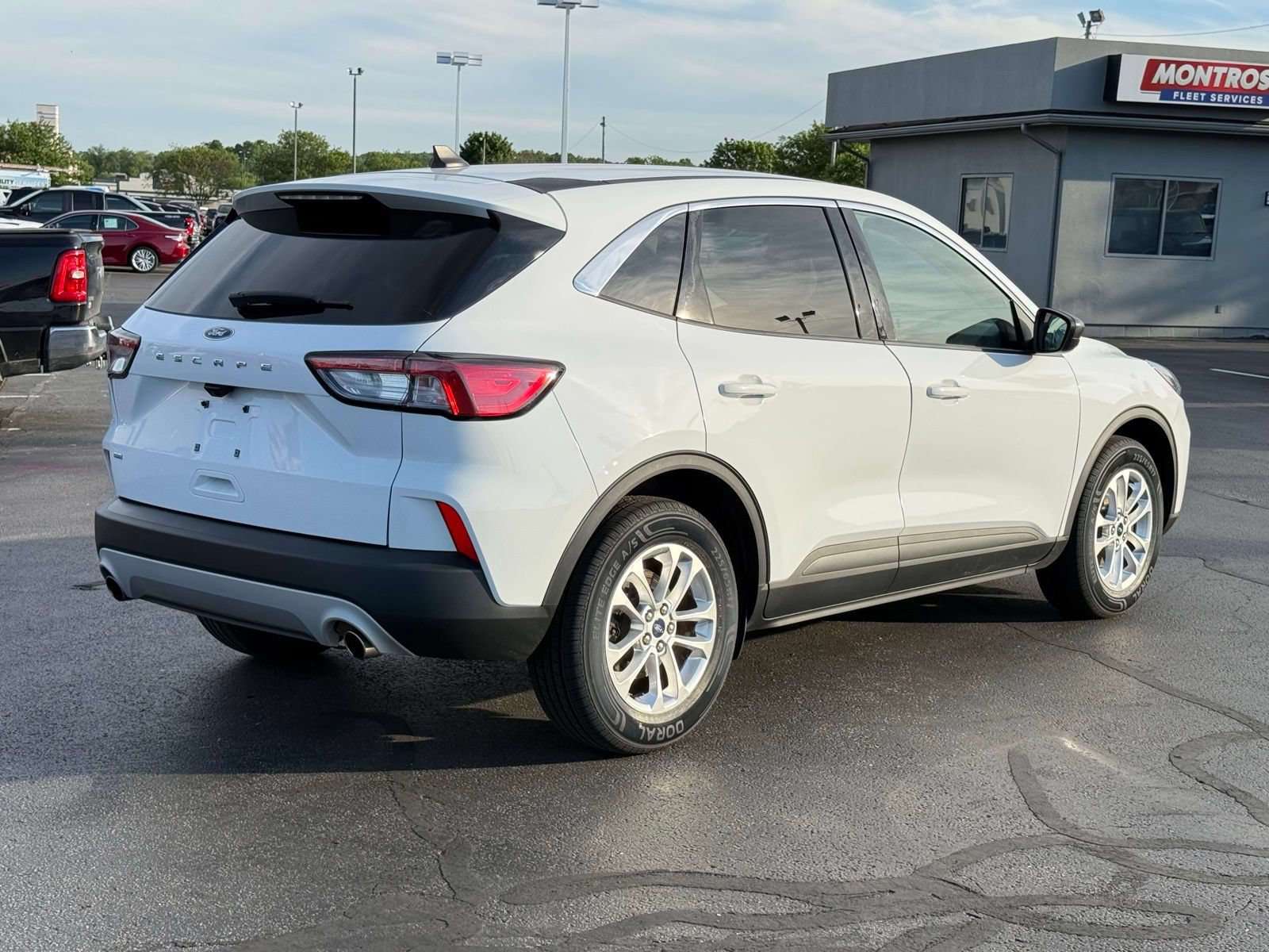 Used 2022 Ford Escape SE w/ Convenience Package FWD image 4