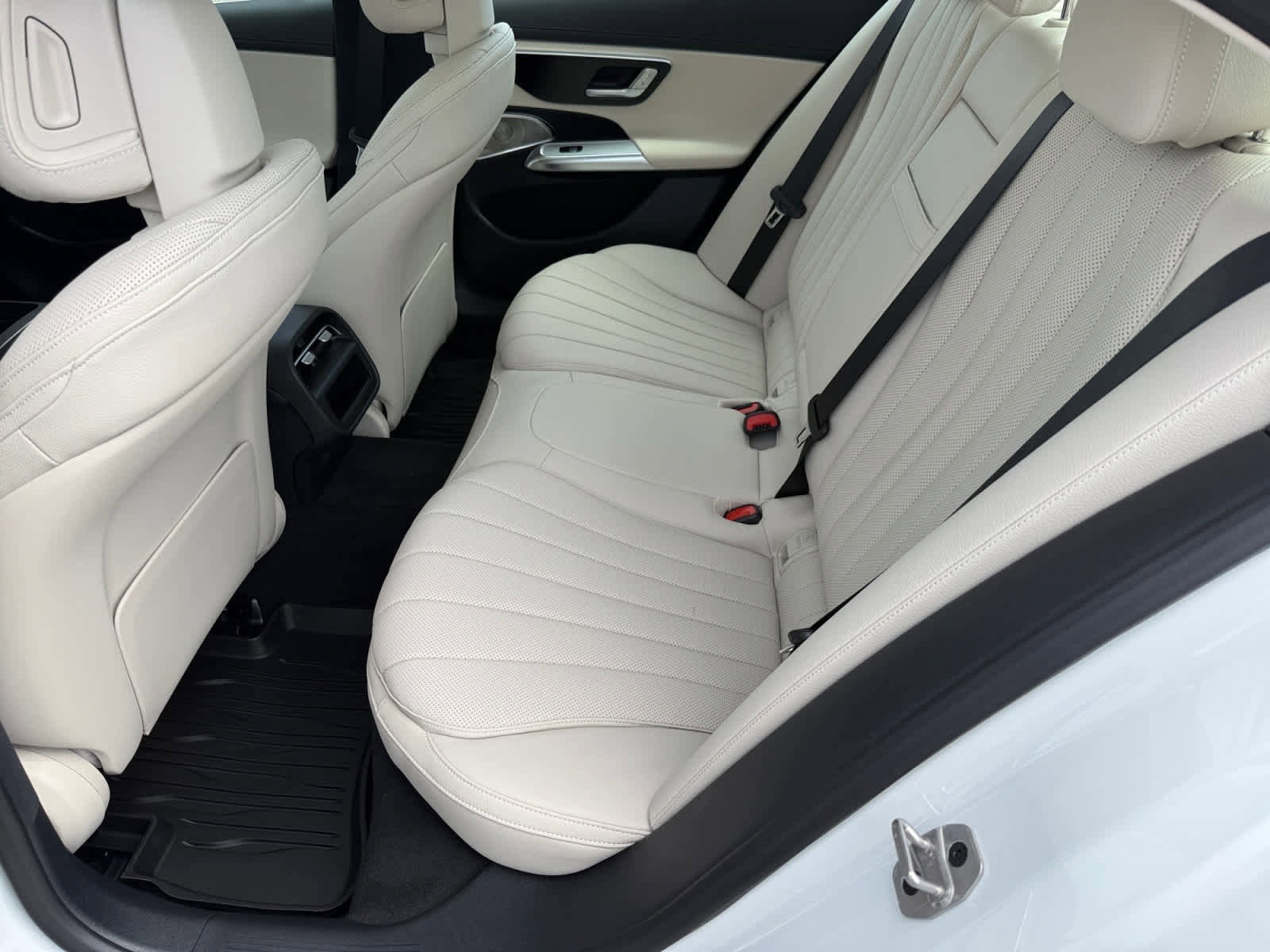 New 2026 Mercedes-Benz E 450 4MATIC Sedan image 11