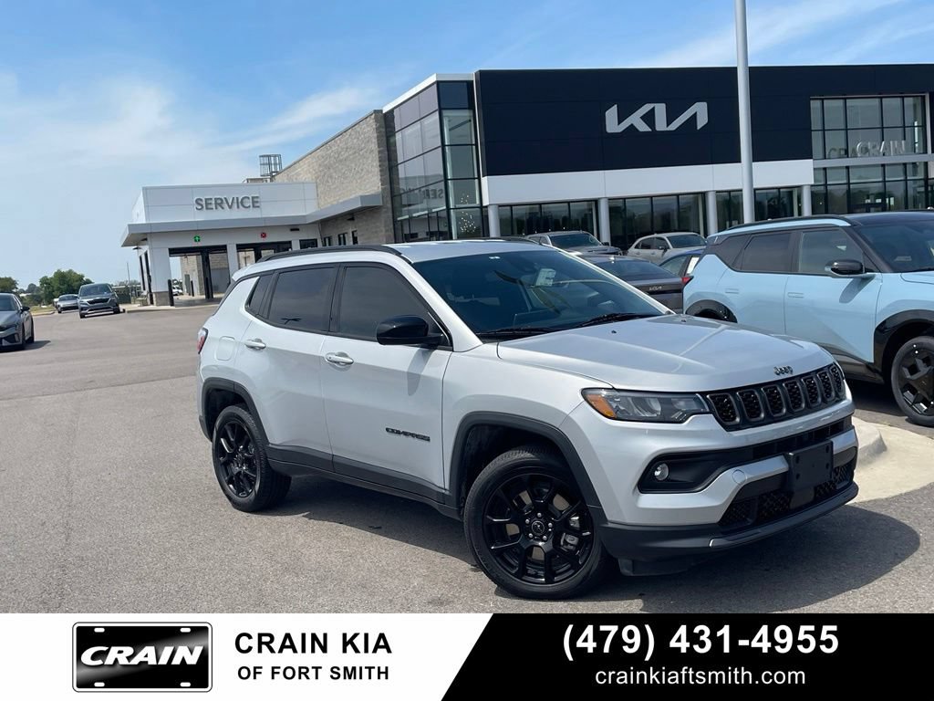 Used 2025 Jeep Compass Latitude w/ Altitude Special Edition AWD/4WD image 1
