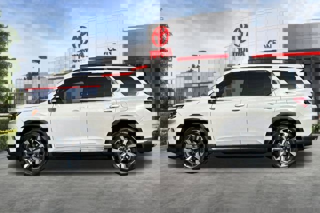 Used 2025 Honda Pilot Touring image 9