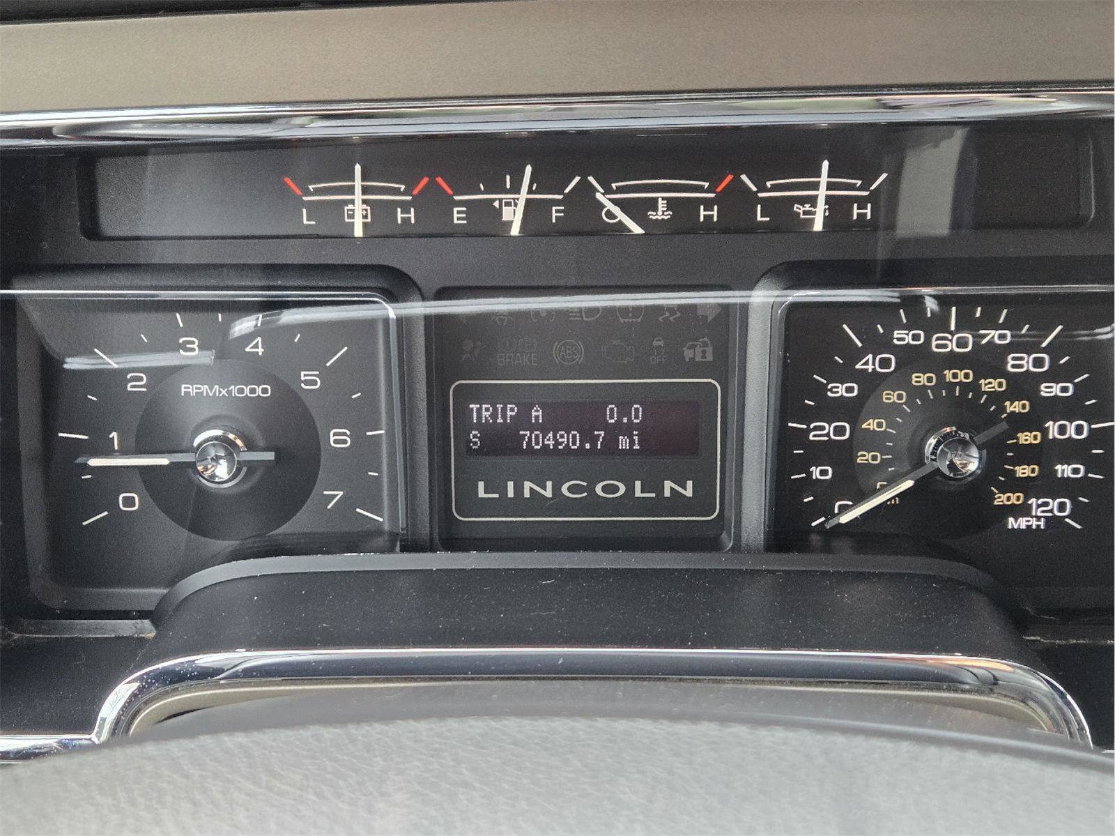 Used 2012 Lincoln Navigator 4WD image 18