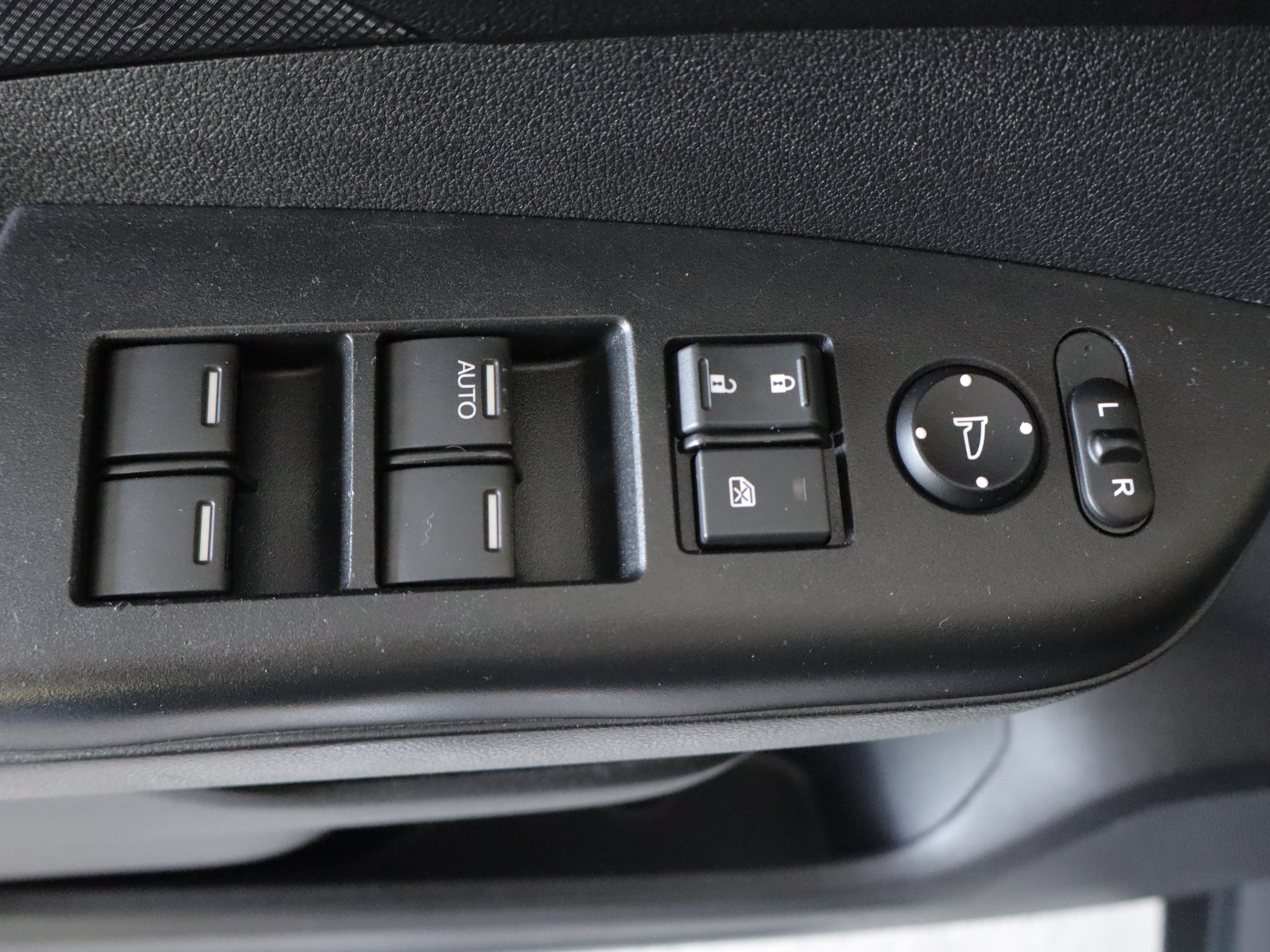 Used 2012 Honda CR-V LX image 11