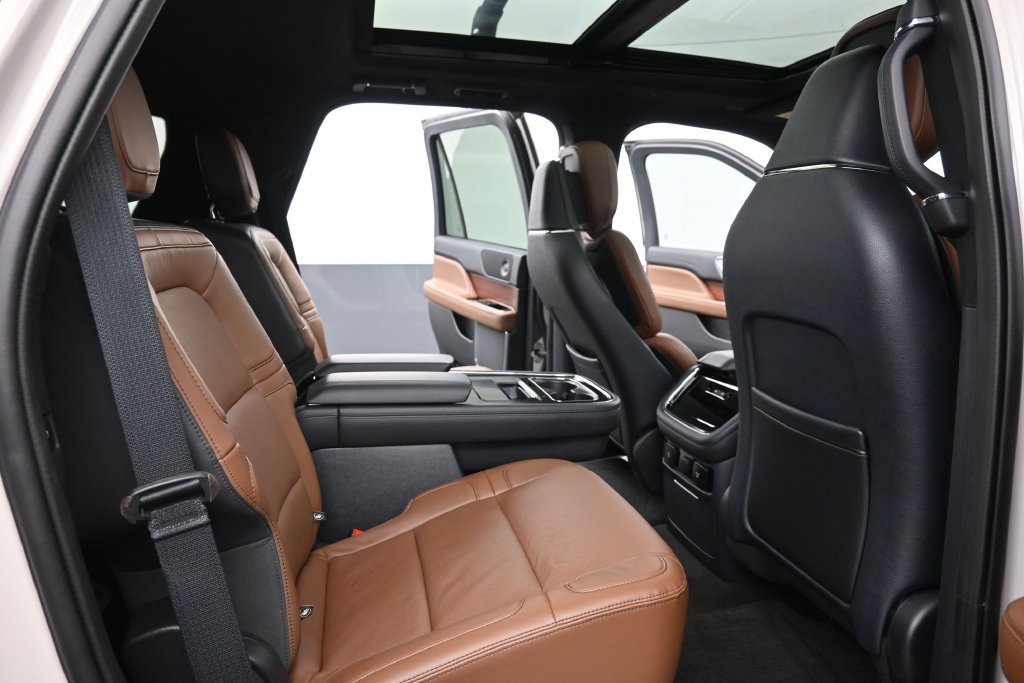 Used 2023 Lincoln Navigator Reserve RWD image 3