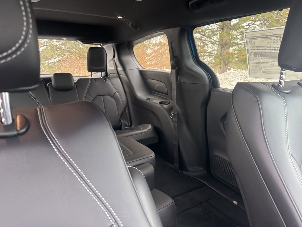 New 2026 Chrysler Pacifica Select image 57