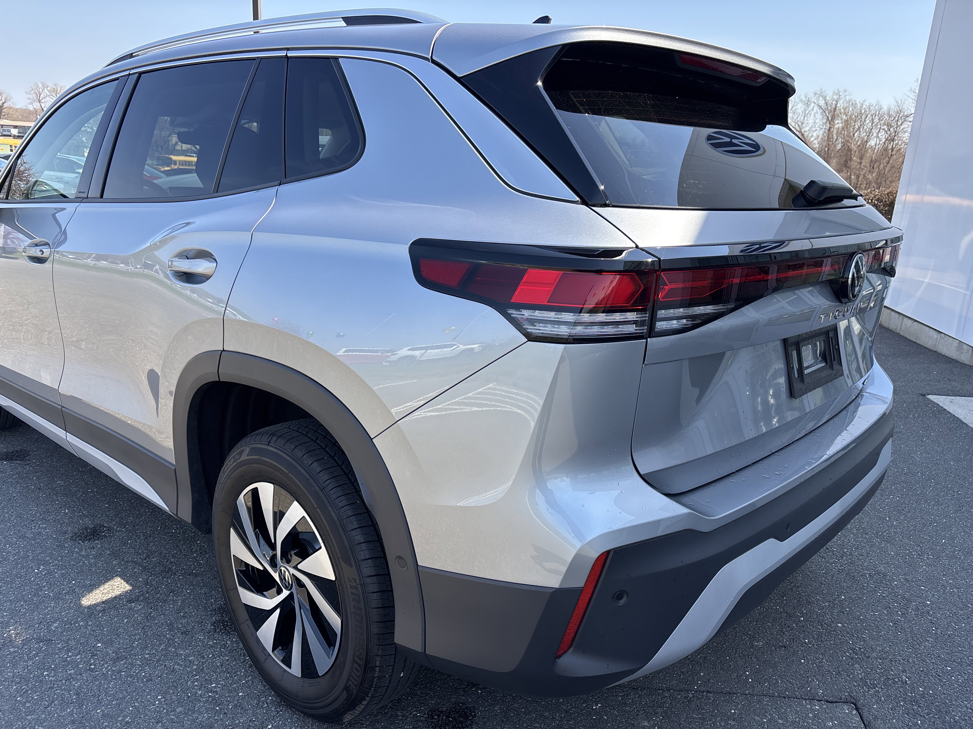 Used 2025 Volkswagen Tiguan S image 16