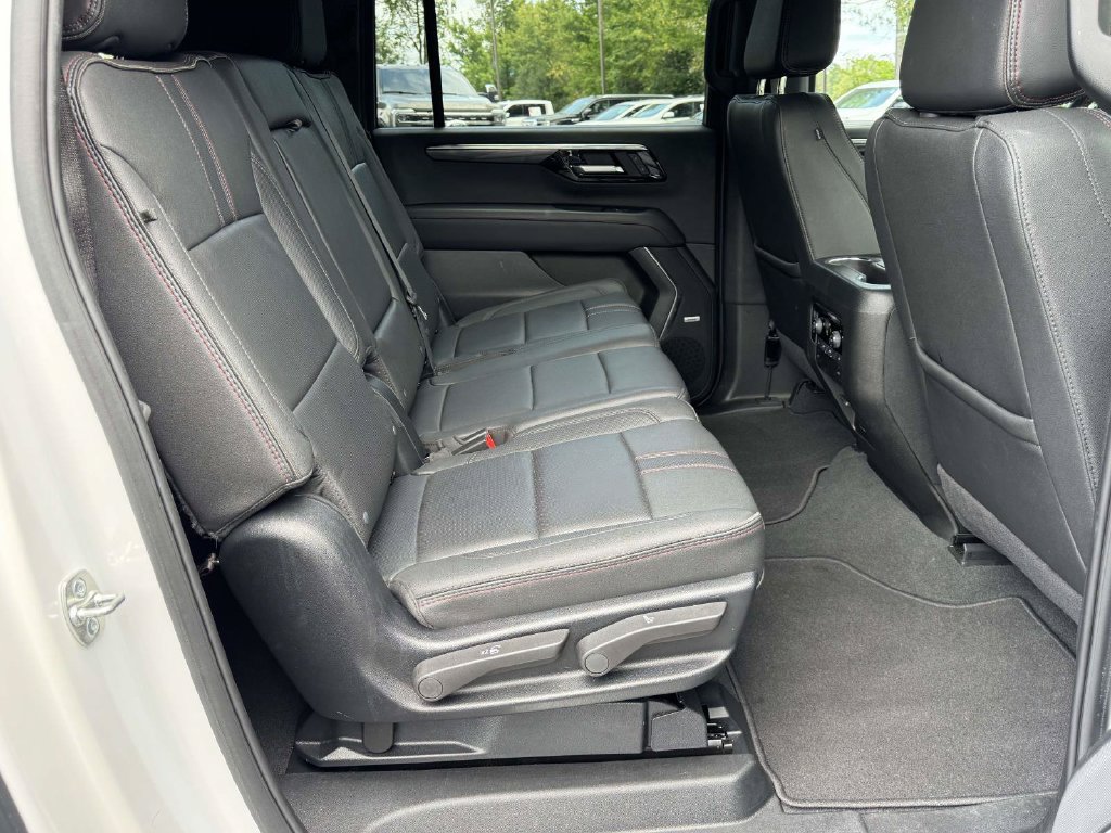 Used 2025 Chevrolet Suburban RST w/ Comfort Package AWD/4WD image 16