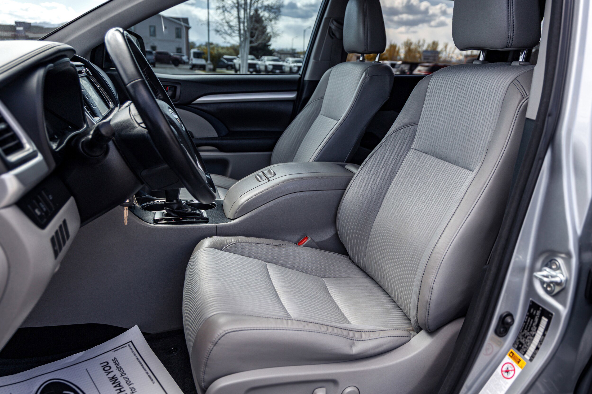 Used 2017 Toyota Highlander Plus w/ Carpet Mat Package image 10