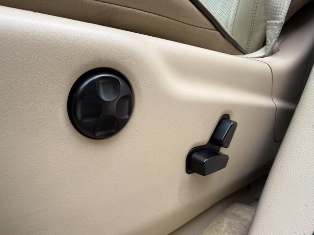 Used 2016 Jeep Grand Cherokee Overland AWD/4WD image 15