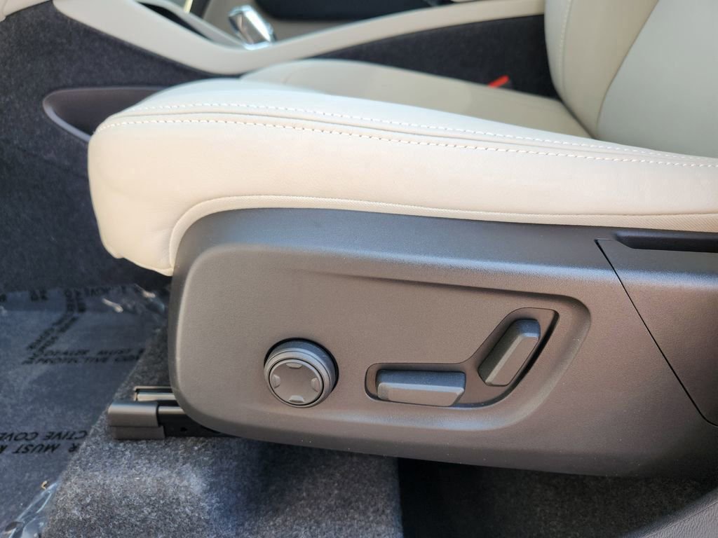 New 2026 Volvo XC40 B5 Plus w/ Protection Package Premier image 7