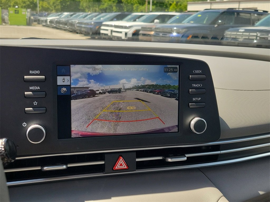 Used 2025 Hyundai Elantra SE image 21