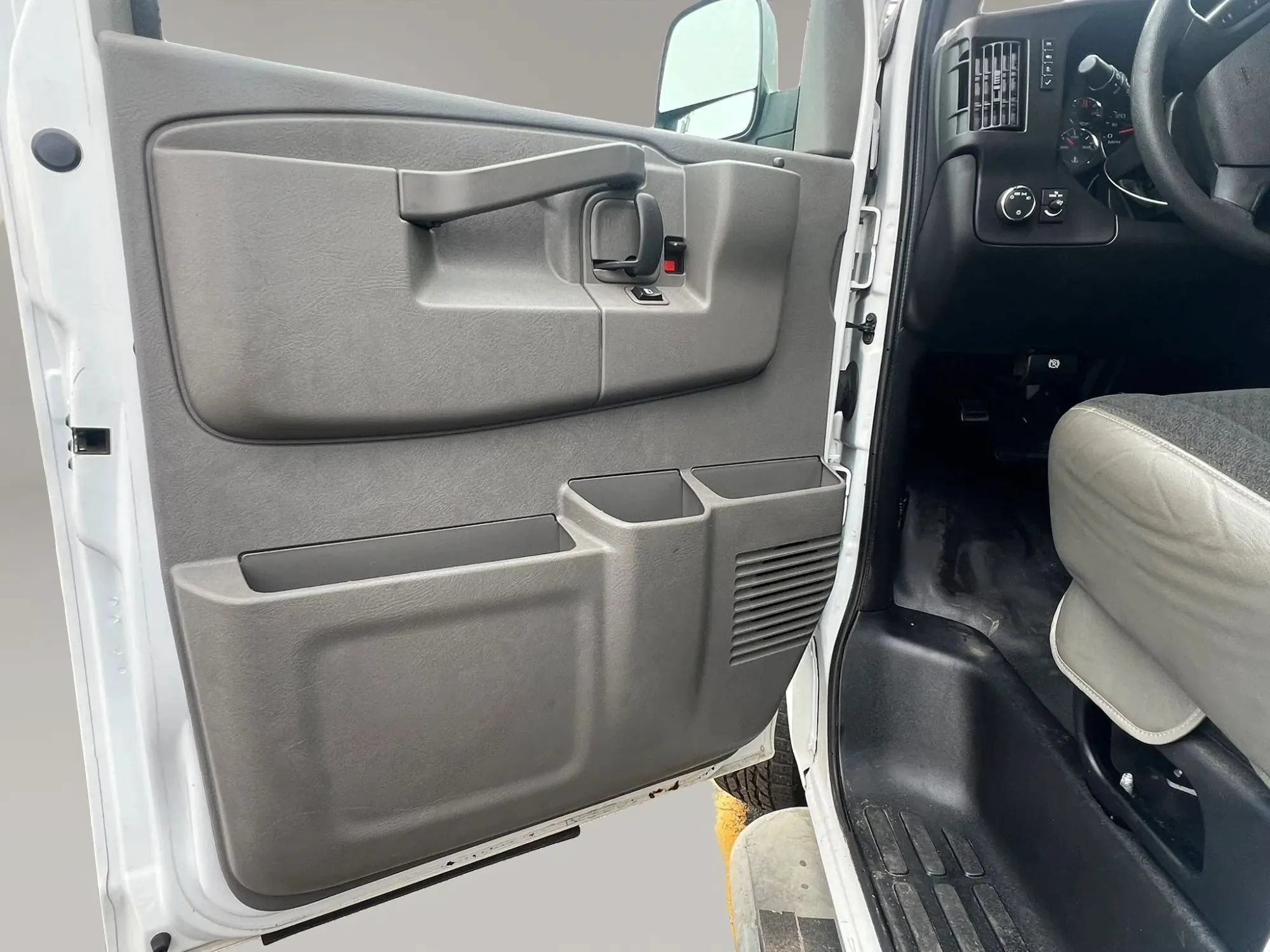 Used 2021 Chevrolet Express 2500 w/ Driver Convenience Package RWD image 13