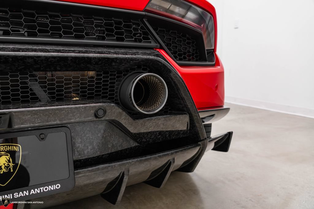 Used 2018 Lamborghini Huracan Performante AWD/4WD image 22
