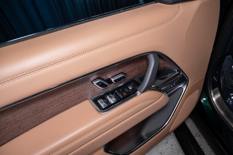 Used 2024 Land Rover Range Rover Long Wheelbase SE image 11