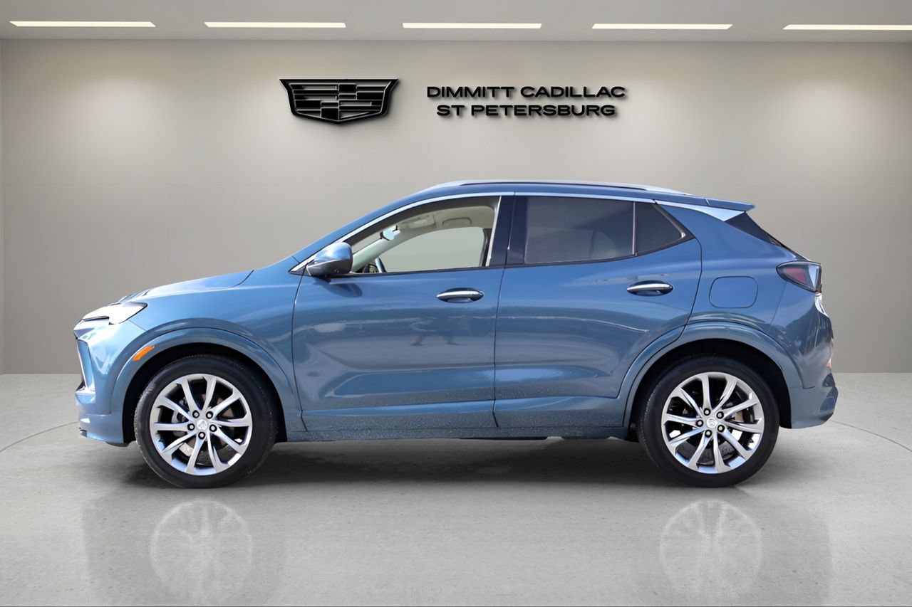 Used 2025 Buick Encore GX Avenir w/ Avenir Technology Package FWD image 2